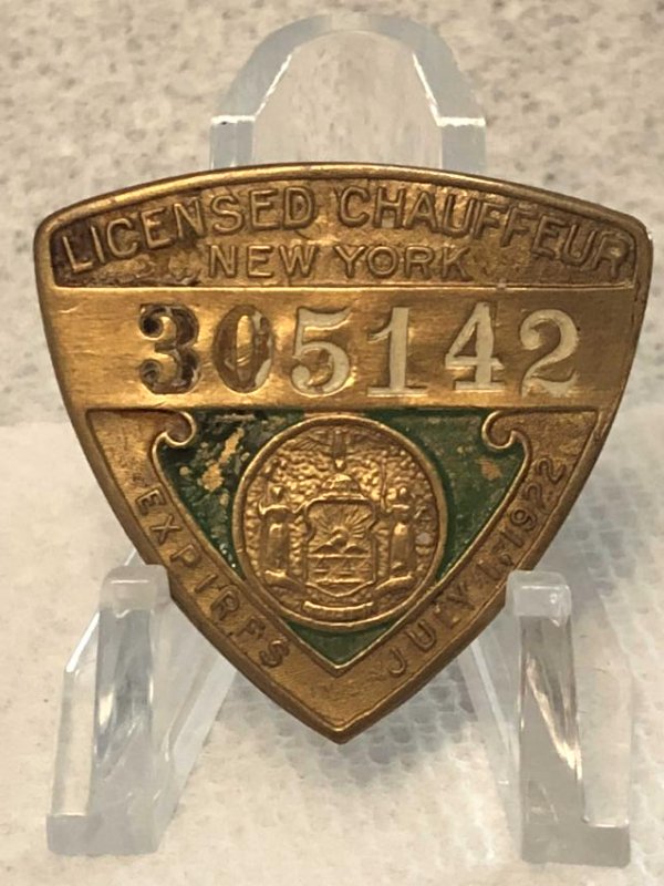 RARE: 1922 NY LICENSED CHAUFFEUR BADGE.: RARE: 1922 NY LICENSED CHAUFFEUR BADGE. BADGE IS MARKED WITH MAKER MARKS S.G. ADAMS & ST. LOUIS & NEW YORK.