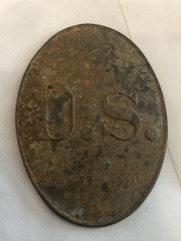 WAR OF 1812 U.S. SWORD BELT PLATE: WAR OF 1812 U.S. SWORD BELT PLATE. RECOVERED AT SACKETS HARBOR, NY. IT HAS A BEAUTIFUL OVERALL PATINA. A VERY RARE FIND THAT ONLY GOES UP IN VALUE. OUR AUCTION HOUSE HAS NEVER COME ACROSS ONE OF THESE