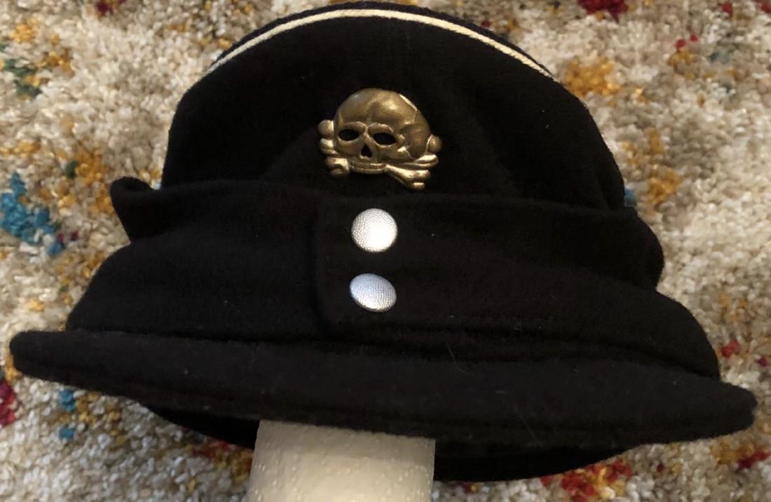 WW2 GERMAN SS PANZER CAP WITH SKULL.: WW2 GERMAN SS PANZER CAP WITH DACHAU TOTENKOMPF SKULL. PLEASE VIEW DETAILED PICTURES.