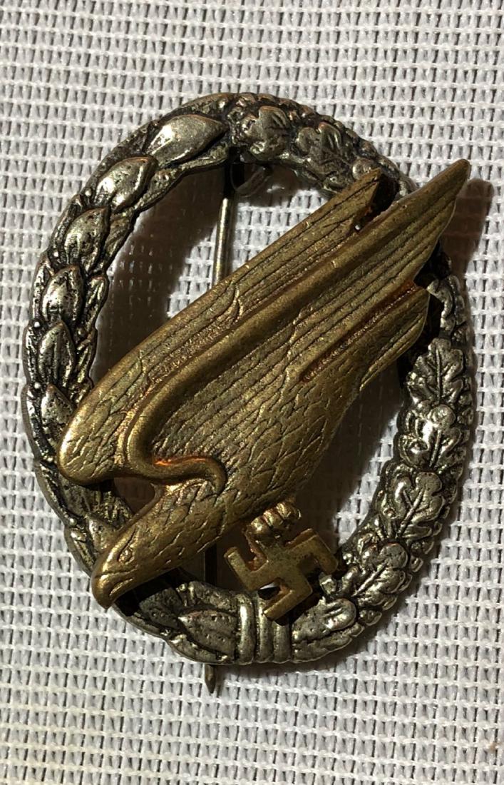 WW2 GERMAN NAZI PARATROOPER BADGE: WW2 GERMAN NAZI PARATROOPER BADGE. IN EXCELLENT CONDITION WITH A GREAT PATINA. HAS MAKER MARKS IN THE BACK. PLEASE VIEW PICTURES.