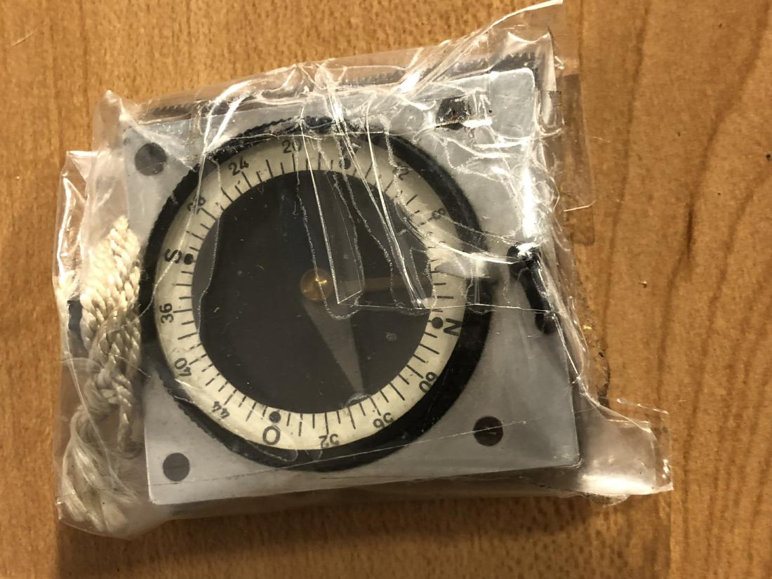 RARE GERMAN NAZI WW2 COMPASS: RARE GERMAN NAZI WW2 COMPASS. IN EXCELLENT SHAPE AND OVERALL CONDITION. WORKS GREAT. WELL PRESERVED!!