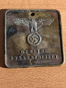 WW2 GERMAN SECRET POLICE ID BADGE: WW2 GERMAN SECRET POLICE ID BADGE STAATSPOLIZEI BADGE. IN MINT SHAPE AND CONDITION WITH A BEAUTIFUL OVERALL PATINA. PLEASE VIEW ALL DETAILED PICTURES.