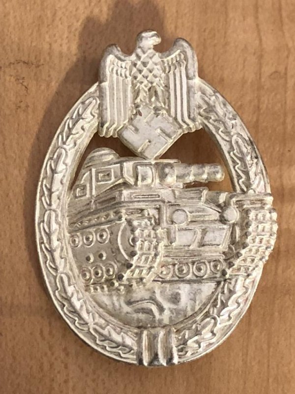 RARE WW2 GERMAN PANZER ASSAULT BADGE.: RARE WW2 GERMAN PANZER ASSAULT BADGE. APPEARS TO BE IN MINT SHAPE AND CONDITION PLEASE VIEW ALL PICTURES.