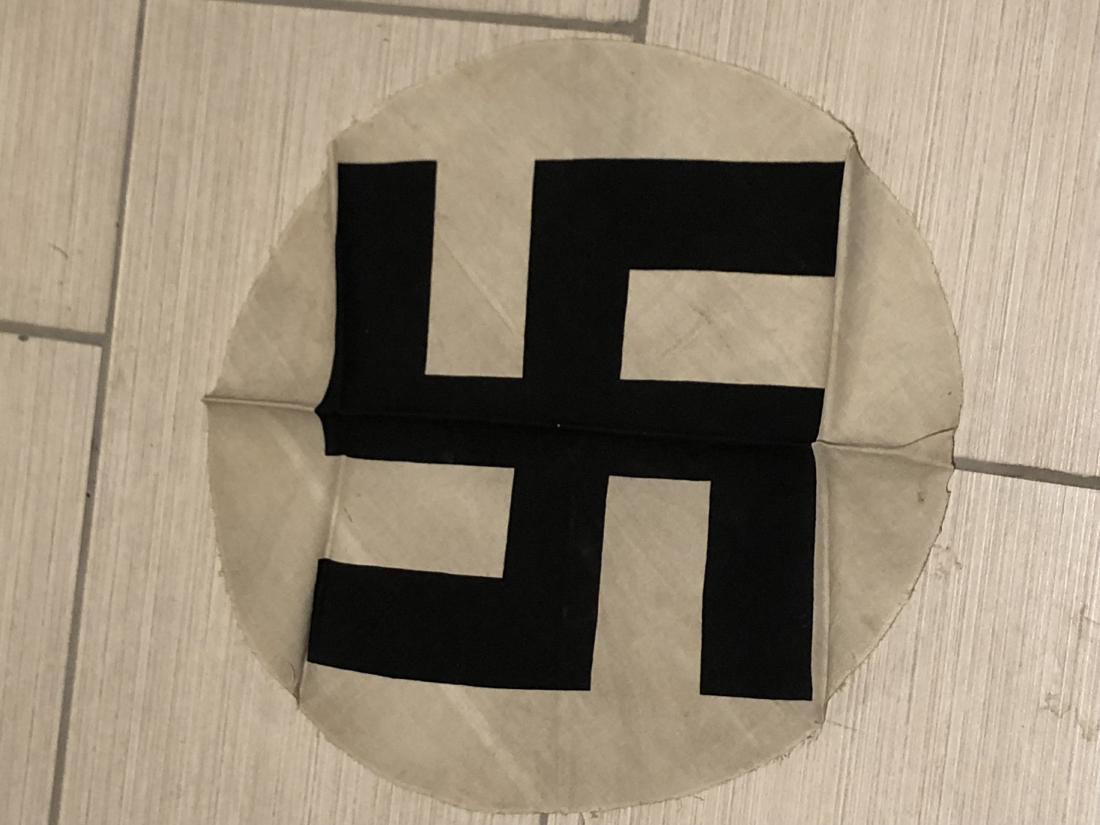 WW2 GERMAN NAZI ROUND FLAG PIECE: WW2 GERMAN NAZI ROUND FLAG PIECE. THIS WAS CUT OUT FROM A FLAG. IN MINT SHAPE AND OVERALL CONDITION.