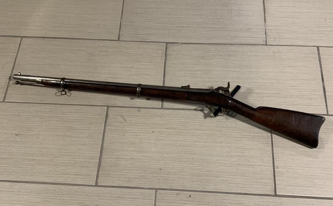 RARE CIVIL WAR LINDSAY 2 SHOT MUSKET: RARE CIVIL WAR LINDSAY 2 SHOT MUSKET. MUSKET IS IN MINT OVERALL SHAPE AND CONDITION. These rifles were developed by J.P. Lindsay in 1863 with the obvious intent of increasing the fire power of the inf