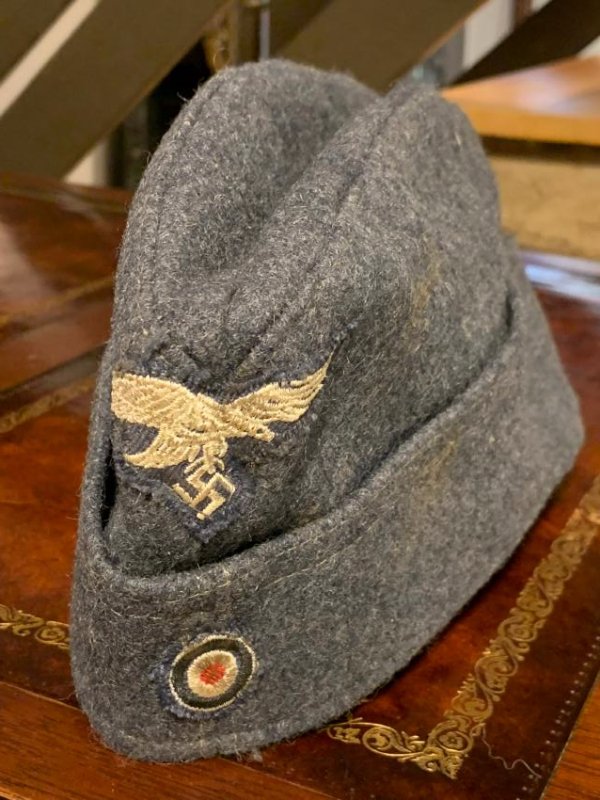 WW2 GERMAN LUFTWAFFE PARATROOPERS CAP: WW2 GERMAN LUFTWAFFE PARATROOPERS CAP. IN EXCELLENT SHAPE AND OVERALL CONDITION. NO HOLES, RIPS, OR ANYTHING DAMAGING. A GREAT ADDITION TO YOUR COLLECTION.