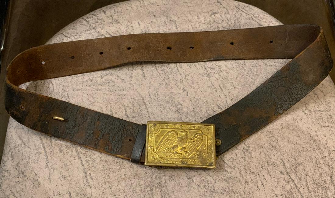 VERY RARE CIVIL WAR CONFEDERATE LOUISIANA OFFICERS BELT: VERY RARE CIVIL WAR CONFEDERATE LOUISIANA OFFICERS BELT BUCKLE. COMPLETE SET. COMES WITH BOTH THE BUCKLE AND THE LEATHER BELT. THIS IS A RARE FIND. HAS A GREAT OVERALL PATINA. BELT BUCKLE APPEARS TO B