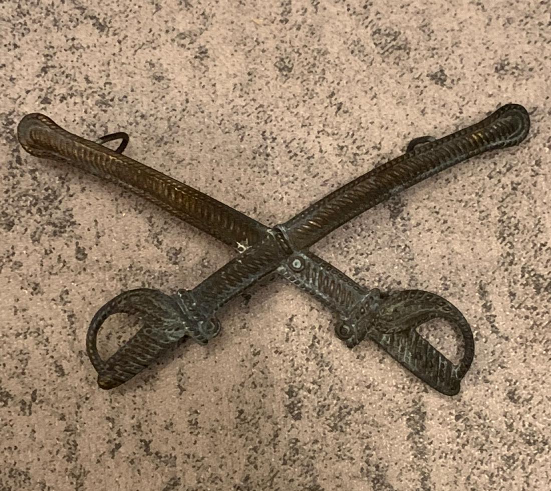 RARE CIVIL WAR CAVALRY CROSSED SWORDS INSIGNIA: RARE CIVIL WAR CAVALRY CROSSED SWORDS INSIGNIA. IN EXCELLENT SHAPE AND CONDITION. HOOKS ON THE BACK ARE STILL INTACT. A RARE FIND AND AN EXCELLENT ADDITION TO YOUR CIVIL WAR COLLECTION.