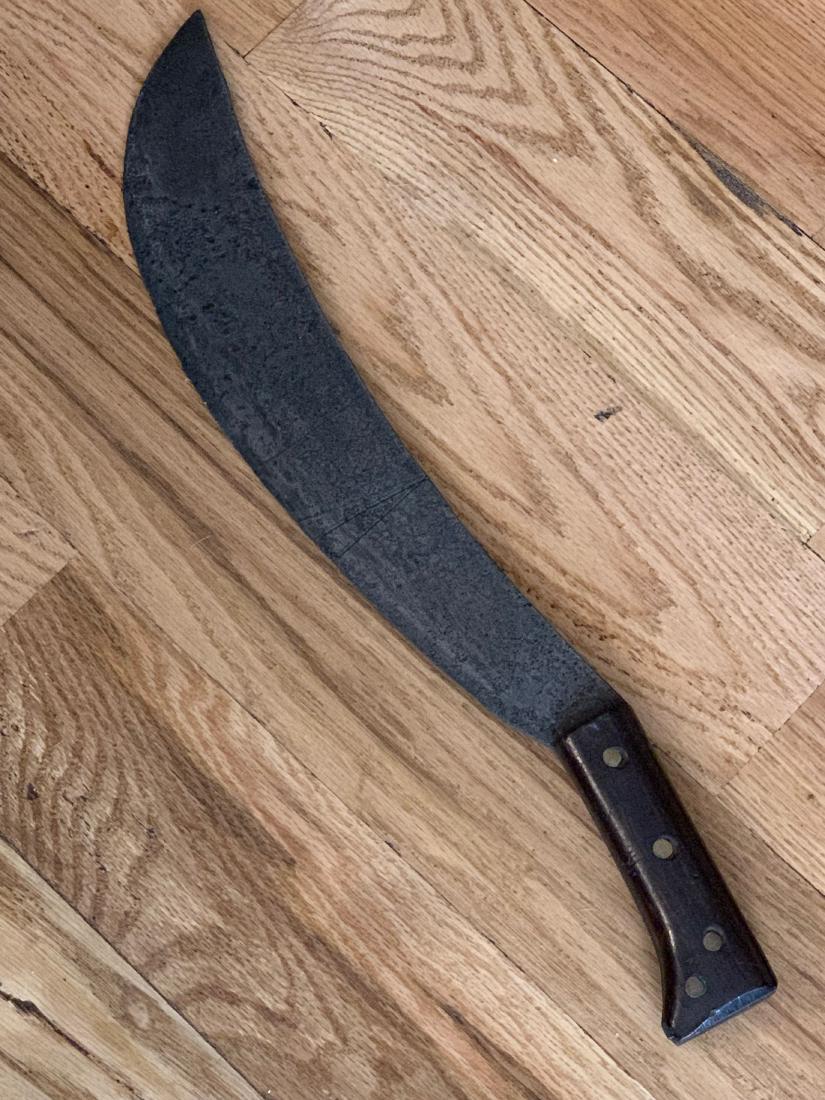 RARE CIVIL WAR ERAT MACHETE W/ WOODEN HANDLE: RARE CIVIL WAR ERAT MACHETE W/ WOODEN HANDLE. VERY WELL MADE WITH MAHAGONY GRIPS. SHOWS HEAVY WEAR BUT IN EXCELLENT CONDITION. PLEASE VIEW ALL PICTURES. AROUND 20 INCHES IN OVERALL LENGTH.