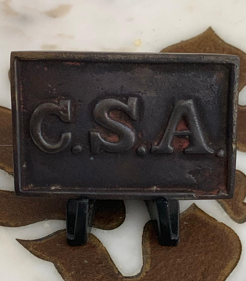 SCARCE CIVIL WAR CONFEDERATE C.S.A. BELT BUCKLE.: SCARCE CIVIL WAR CONFEDERATE C.S.A. BELT BUCKLE. IN EXCELLENT SHAPE AND CONDITION. STIL LINTACT. PLEASE VIEW ALL PICTURES AND STUDY THEM WELL. A GREAT ADDITION TO YOUR MILITARY COLLECTION.