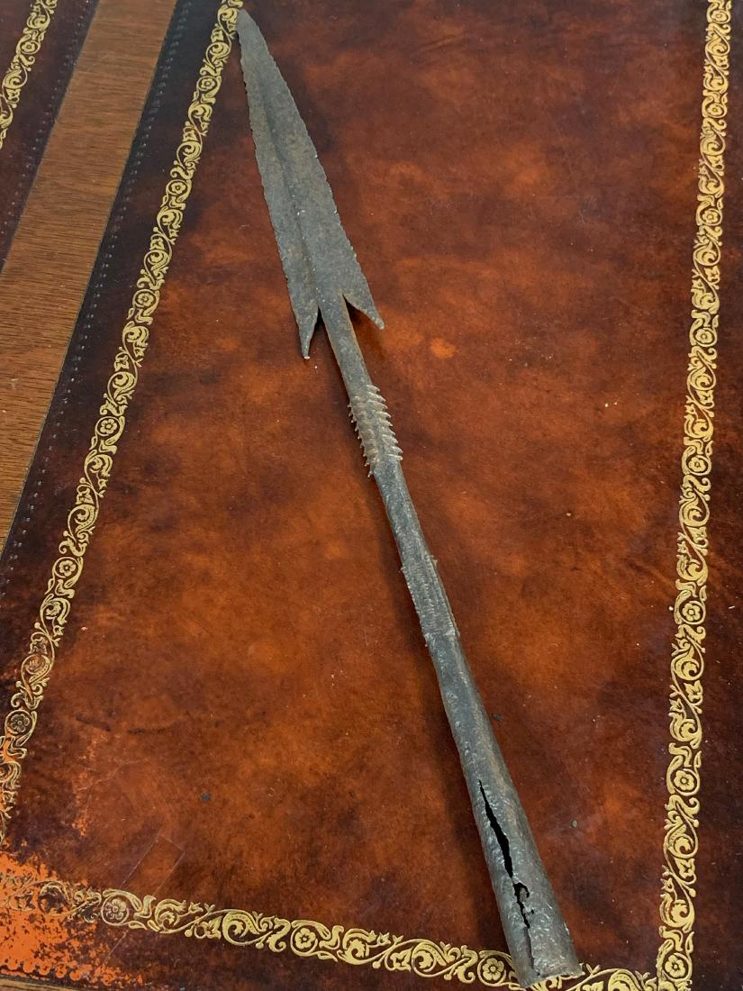 SCARCE REVOLUTIONARY WAR ERA SPEAR POINT: SCARCE REVOLUTIONARY WAR ERA SPEAR POINT. THIS IS IN EXCELLENT SHAPE AND OVERALL CONDITION. BEAUTIFUL OVERALL PATINA. VERY HARD TO FIND AND A RARE ITEM. PLEASE VIEW ALL DETAILED PICTURES. A GREAT FIND