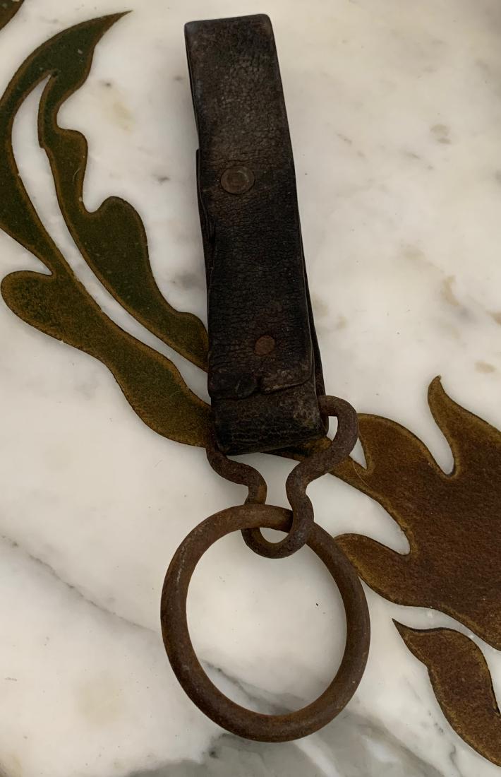 RARE CIVIL WAR CONFEDERATE SADDLE SWORD HANGER: RARE CIVIL WAR CONFEDERATE SADDLE SWORD HANGER. IN GOOD SHAPE AND CONDITION. VERY WELL USED. YOU CAN SEE THE WEAR ON THIS COLLECTIBLE PIECE. AN EXCELLENT ADDITION TO YOUR COLLECTION.
