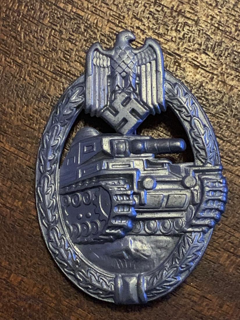WW2 GERMAN PANZER TANK BADGE: WW2 GERMAN PANZER TANK BADGE. IN EXCELLENT SHAPE AND OVERALL CONDITION. A GREAT ADDITION TO YOUR COLLECTION.