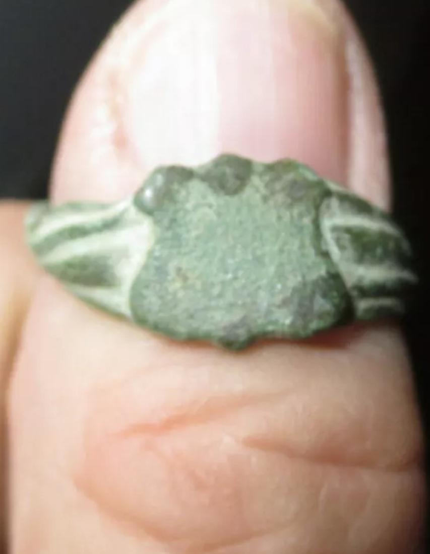 RARE CIVIL WAR CONFEDERATE SOLDIERS GETTYSBURG DUG RING: RARE CIVIL WAR CONFEDERATE SOLDIERS DUG RING. IN EXCELLENT SHAPE AND OVERALL CONDITION. THIS RING WAS DUG NEAR THE GETTYSBURG BATTLEFIELD DECADES AGO. OFFERED FOR SALE NOW THROUGH A PRIVATE COLLECTION