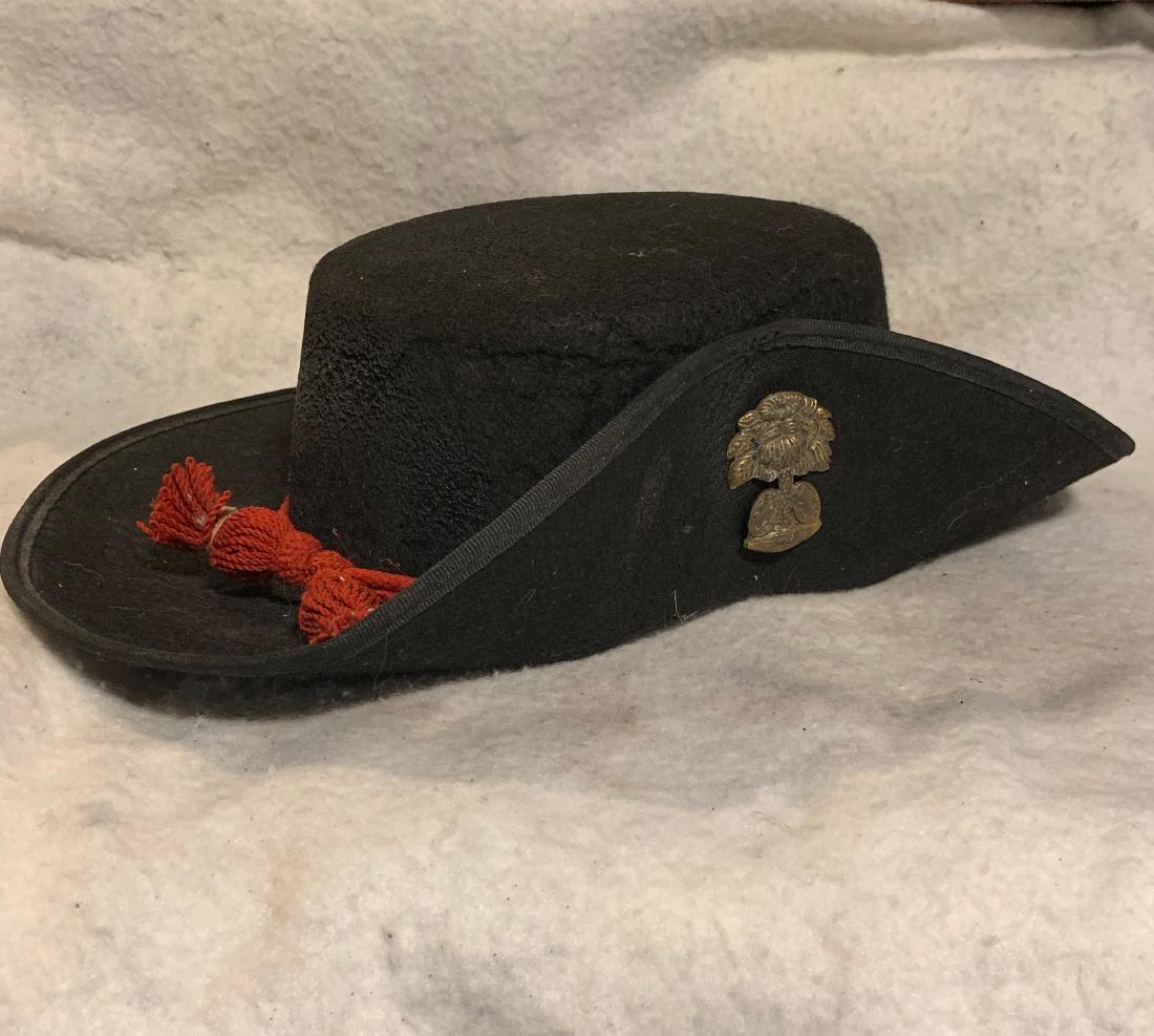 CIVIL WAR CONFEDERATE SOUTH CAROLINA OFFICERS SLOUCH: CIVIL WAR CONFEDERATE SOUTH CAROLINA OFFICERS SLOUCH HAT. IN EXCELLENT SHAPE AND OVERALL CONDITION. HAS A GREAT OVERALL PATINA. APPEARS TO BE BATTLE USED. A GREAT FIND AND AN EXCELLENT ADDITION TO YOU