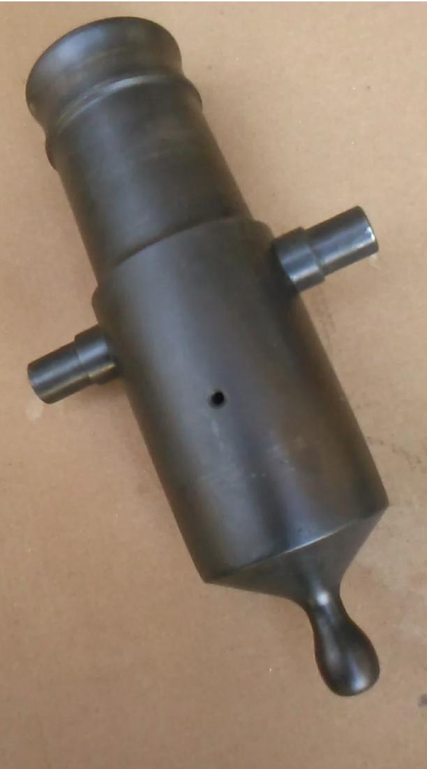 VERY RARE CIVIL WAR SIGNALING CANNON: VERY RARE CIVIL WAR SIGNALING CANNON. IN EXCELLENT SHAPE AND OVERALL CONDITION. HAS A 1 INCH BORE. HAS A BIG HUGH 1 INCH BOREAND USES AN 1/8 INCH FUZE FOR EASY LIGHTING. IT IS 8.5 INCHES LONG BY 2.5 I