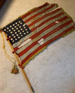 POST CIVIL WAR BATTLE USED US 38 STAR REGIMENTAL FLAG: POST CIVIL WAR BATTLE USED US 38 STAR REGIMENTAL FLAG. THE MEASUREMENTS OF FLAG ARE 54 INCES WIDE BY 36 INCHES IN LENGHT. THE POLE IS 4 FEET IN LENGTH. IN EXCELLENT SHAPE AND OVERALL CONDITION. THIS F