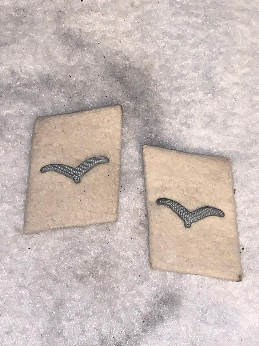 WW2 GERMAN PARATROOPER COLLAR TABS: WW2 GERMAN PARATROOPER COLLAR TABS. IN EXCELLENT SHAPE AND OVERALL CONDITON. THERE ARE A RARE FIND. A GREAT ADDITION TO YOUR COLLECTION.