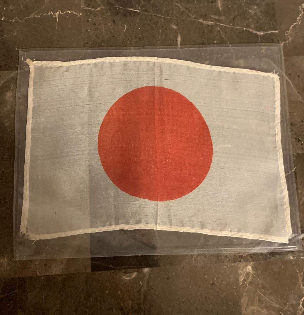 WW2 JAPANESE SMALL SILK FLAG: WW2 JAPANESE SMALL SILK FLAG. IN EXCELLENT SHAPE AND OVERALL CONDITION. A GREAT ADDITION TO YOUR COLLECTION.