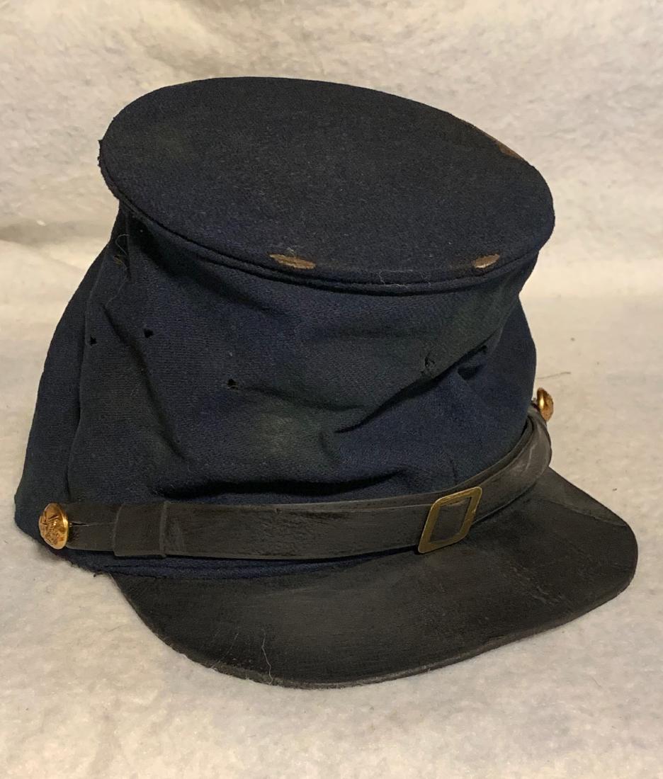SCARCE CIVIL WAR UNION SOLDIERS FORAGE CAP BUMMERS KEPI: SCARCE CIVIL WAR UNION SOLDIERS FORAGE CAP BUMMERS KEPI. THIS KEPI IS OLD AND SHOWS A LOT OF WEAR AND TEAR. IN GOOD SHAPE FOR CLOTHING THIS OLD. HAS A GREAT OVERALL PATINA. COULD BE PERIOD OR POST WAR