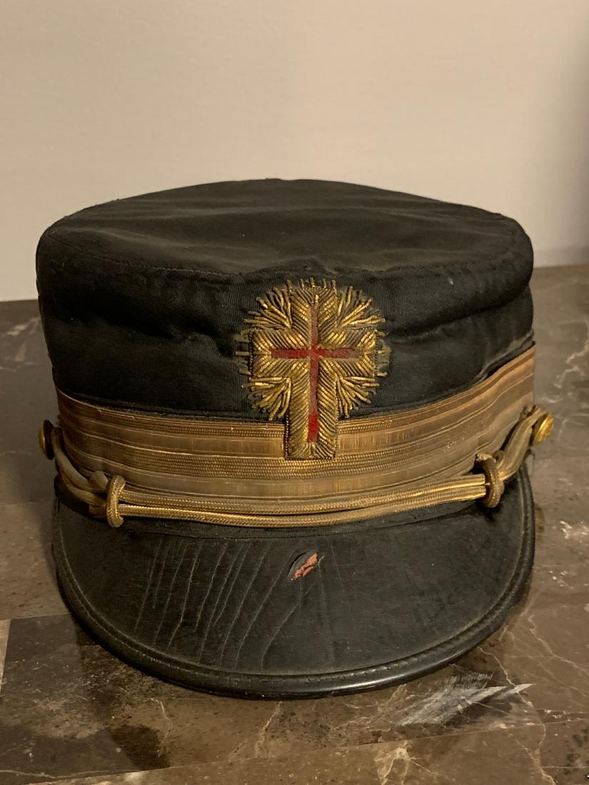 POST CIVIL WAR MASONIC KNIGHTS KEPI HAT: POST CIVIL WAR MASONIC KNIGHTS KEPI HAT. IN EXCELLENT SHAPE AND OVERALL CONDITION. HAS A BEAUTIFUL OVERALL PATINA. A GREAT FIND AND AN EXCELLENT ADDITION TO YOUR BELOVED COLLECTION.