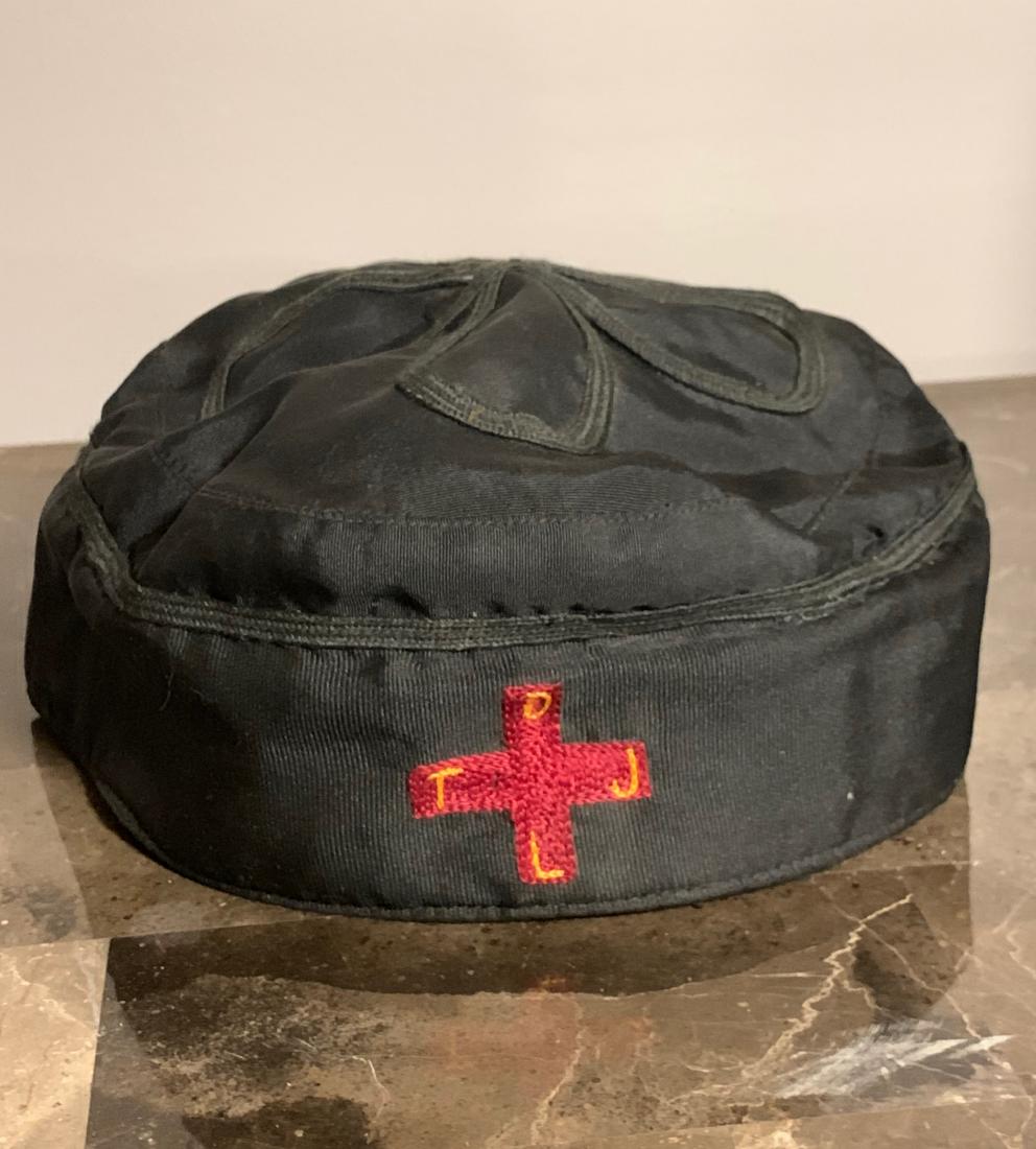 POST CIVIL WAR MASONIC KNIGHTS HAT: POST CIVIL WAR MASONIC KNIGHTS HAT. IN EXCELLENT SHAPE AND OVERALL CONDTION. PLEASE VIEW ALL DETIALED PICTURES. A GREAT FIND FOR THE AVID COLLECTOR.
