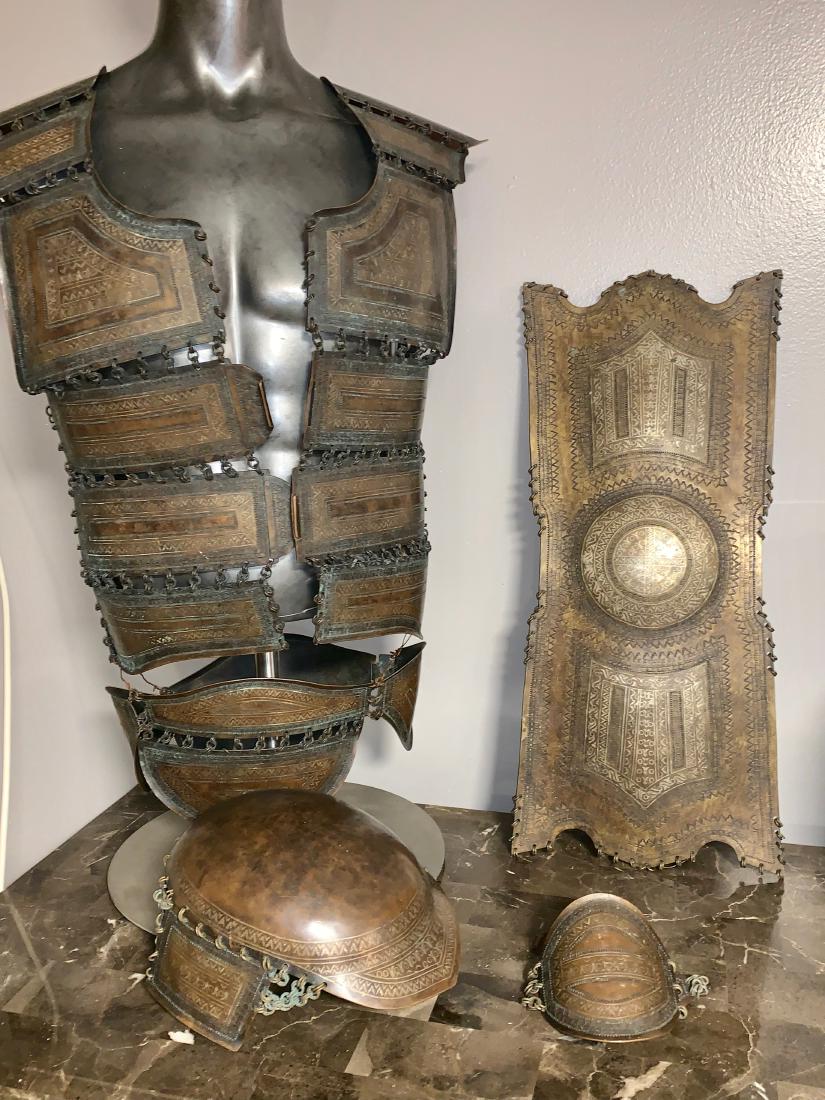 RARE 17TH CENTURY COMPLETE COMPLETE ARMOR: RARE 17TH CENTURY COMPLETE COMPLETE ARMOR. IN EXCELLENT OVERALL SHAPE AND CONDITION WITH A BEAUTIFUL OVERALL PATINA. THIS WAS FOUND IN THE ATTIC OF A RECENT ESTATE SETTLEMENT FROM A COLLECTION OF ANTI