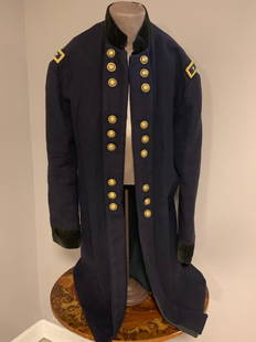 RARE CIVIL WAR GENERALS FROCK COAT: RARE CIVIL WAR GENERALS FROCK COAT. IN EXCELLENT OVERALL SHAPE AND CONDITION. THIS IS VERY WELL MADE AND DOES SHOW HISTORY. THE SHOULDER BOARDS ARE OF A 2 STAR GENERAL. PLEASE VIEW ALL DETAILED PICTUR