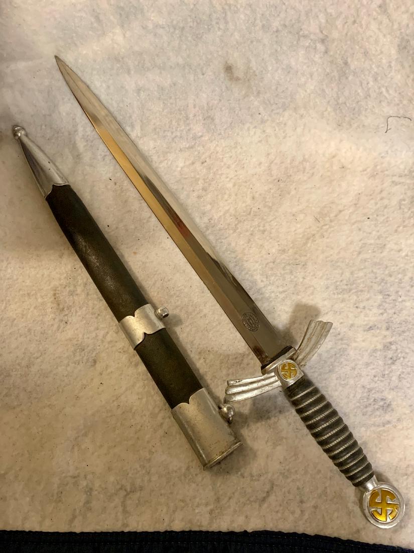 WW2 GERMAN LUFTWAFFE 1ST MODEL DAGGER: WW2 GERMAN LUFTWAFFE 1ST MODEL DAGGER. THIS IS COMPLETE WITH THE SCABBARD. HAS A GREAT OVERALL PATINA. RETAINS MOST OF ITS ORIGINAL CONDITION. MARKED F.W. HOLLER SOLINGEN. A GREAT FIND AND AN EXCELLEN