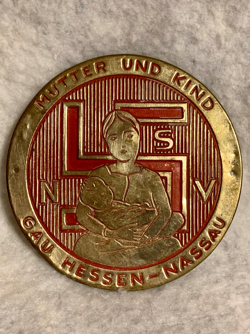RARE WW2 GERMAN NAZI GAU HESSEN NASSAU DOOR PLAQUE: RARE WW2 GERMAN NAZI GAU HESSEN NASSAU DOOR PLAQUE. IN EXCELLENT OVERALL SHAPE AND CONDITION WITH A. BEAUTIFUL OVERALL PATINA. A GREAT ADDITION TO YOUR COLLECTION.