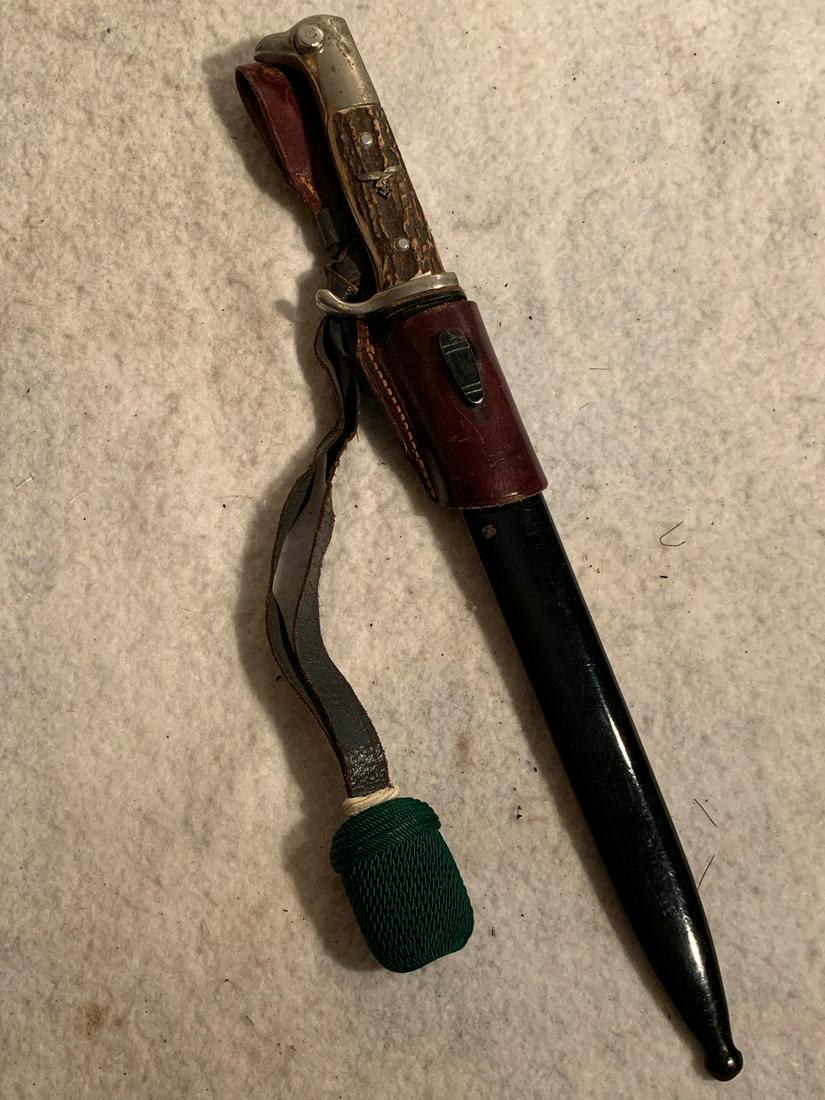 WW2 GERMAN LUFTWAFFE PARATROOPER BAYONET WITH SHEATH: WW2 GERMAN LUFTWAFFE PARATROOPER BAYONET WITH SHEATH. IN EXCELLENT SHAPE AND OVERALL CONDITION. HAS MAKER MARKS - ANTON WINGEN JR. SOLINGEN. THIS IS A RARE FIND. COMES WITH THE KNOT. A GREAT FIND AND 