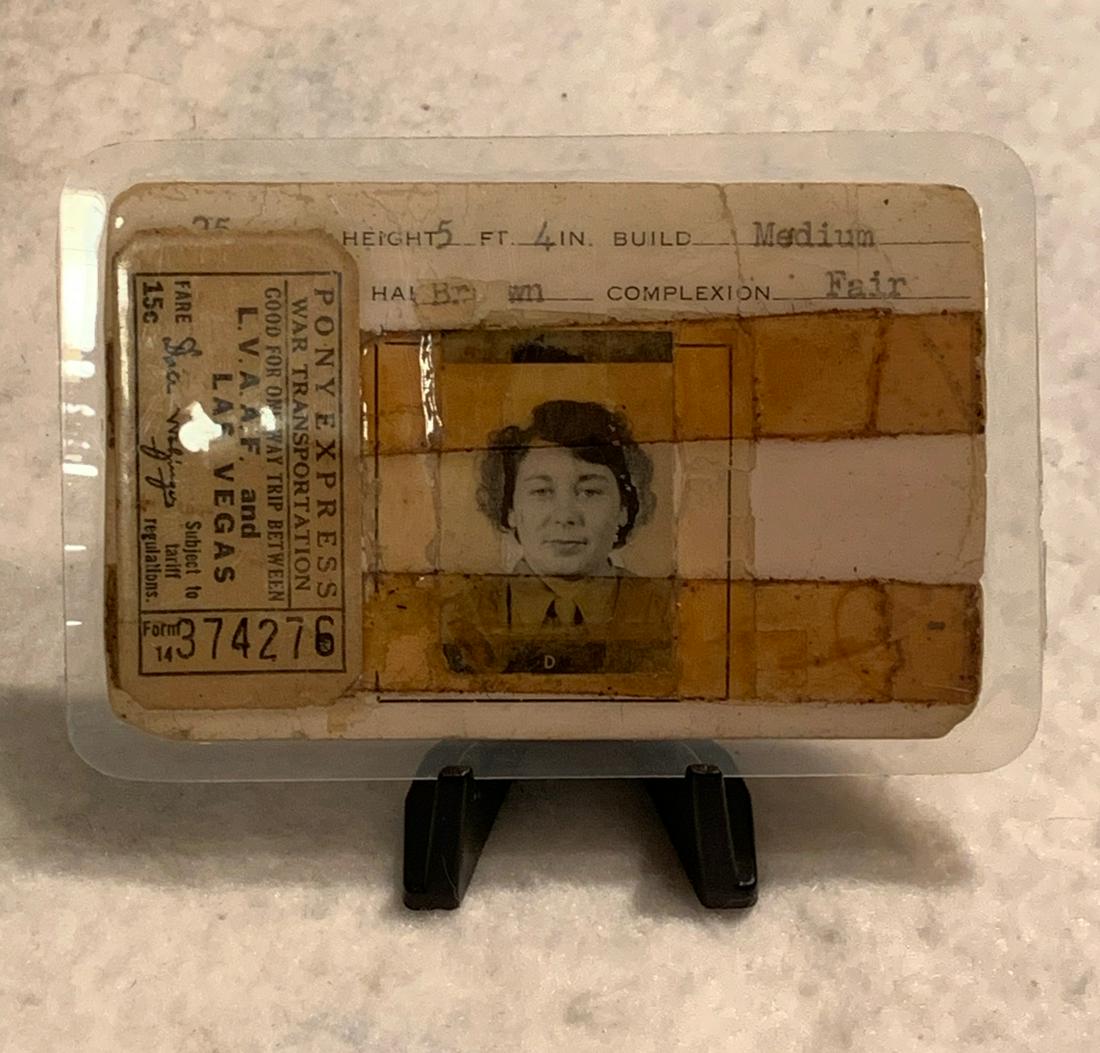WW2 U.S. PONY EXPRESS TRANSPORTATION I.D. CARD: WW2 U.S. PONY EXPRESS TRANSPORTATION I.D. CARD. IN EXCELLENT OVERALL SHAPE AND CONDITION. DATED 1945. A GREAT FIND AND AN EXCELLENT ADDITION TO YOUR COLLECTION.