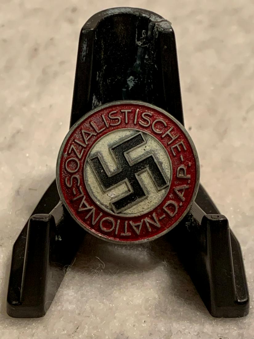 ORIG. WW2 GERMAN NATIONAL SOZIALISTISCHE DAP PIN: ORIG. WW2 GERMAN NATIONAL SOZIALISTISCHE DAP PIN. IN EXCELLENT SHAPE AND OVERALL CONDITION. HAS A BEAUTIFUL OVERALL PATINA. MARKED RZM M1/103. BEAUTIFUL OVERALL PATINA. HIGHLY COLLECTIBLE AND SOUGHT A