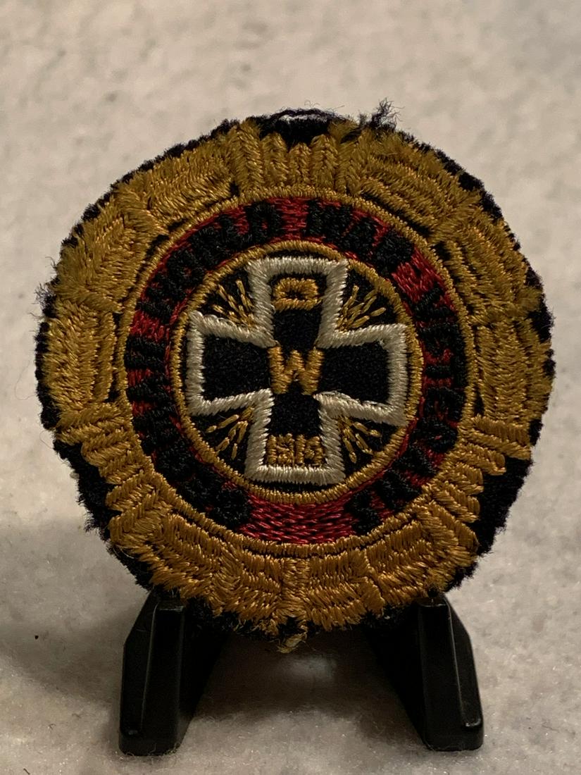 SCARCE WW1 GERMAN 1914 IRON CROSS CLOTH PATCH: SCARCE WW1 GERMAN 1914 IRON CROSS CLOTH PATCH. IN EXCELLENT SHAPE AND OVERALL CONDITION. THIS IS A RARE FIND. THIS IS A CLOTH PATCH/INSIGNIA THAT A WW1 GERMAN OFFICER WORE ON THE ARM. A GREAT FIND AND