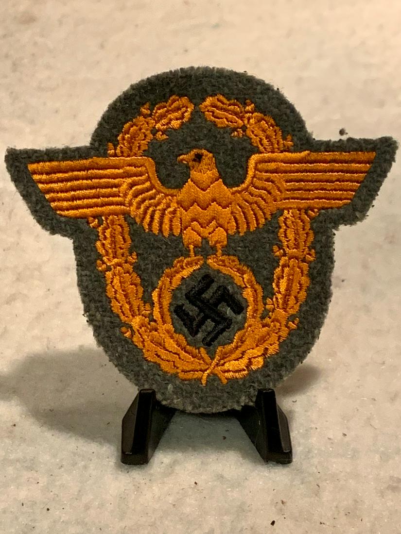 WW2 GERMAN PLICE SLEEVE PATCH: WW2 GERMAN PLICE SLEEVE PATCH. IN EXCELLENT SHAPE AND OVERALL CONDITION. THIS PATCH IS 100% AUTHENTIC. A GREAT FIND AND AN EXCELLENT ADDITION TO YOUR COLLECTION.