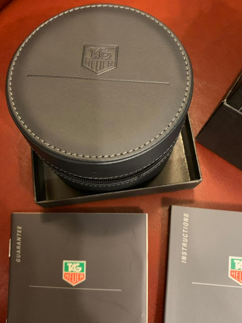 TAG HEUER FORMULA 1 PROFESSIONAL MENS WATCH: TAG HEUER FORMULA 1 PROFESSIONAL MENS WATCH. IN EXCELLENT SHAPE AND OVERALL CONDITION. COMES WITH ORIG. BOX. RUNS GREAT.