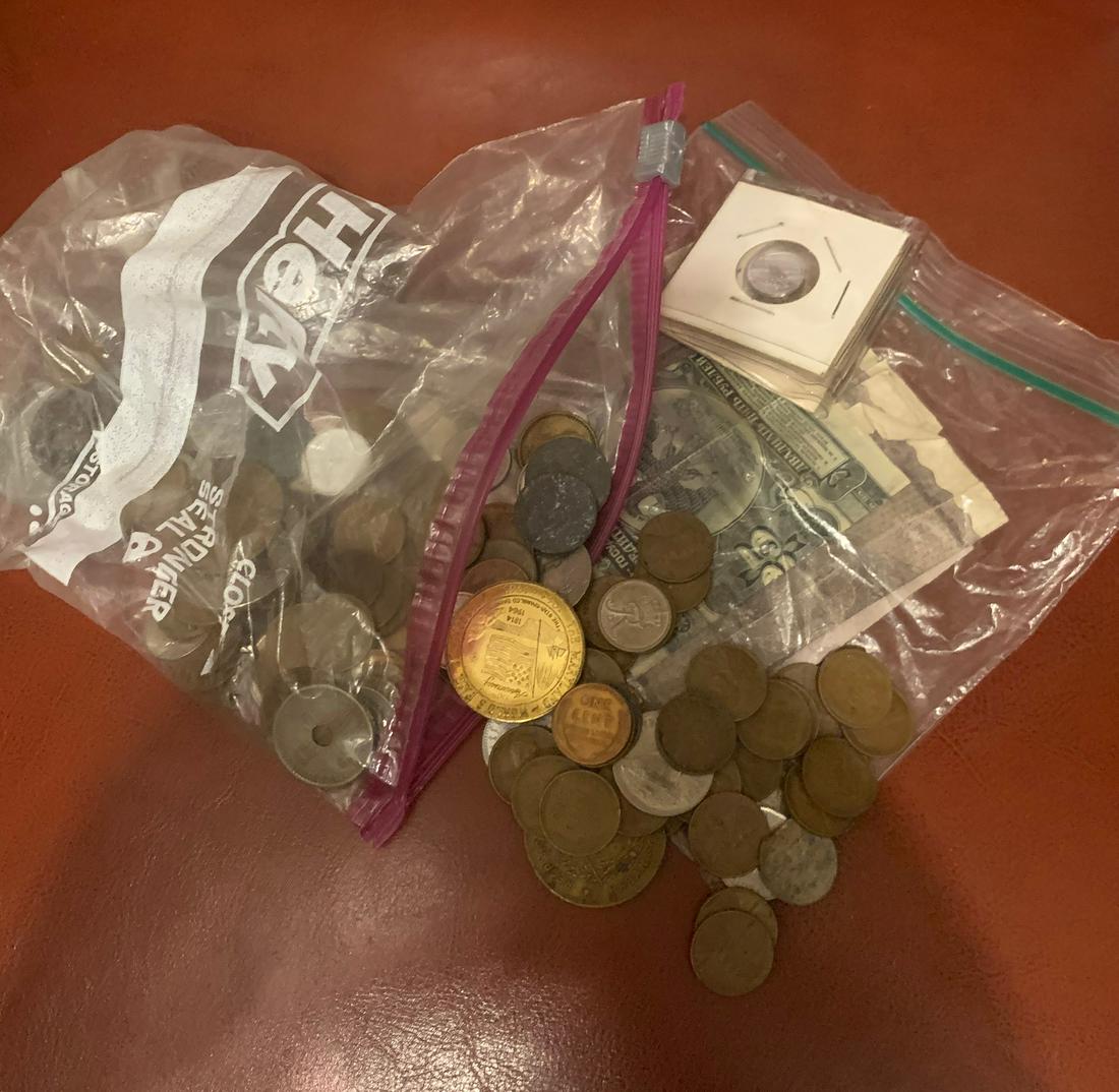 LARGE LOT OF FOREIGN CURRENCY (1 of 3)