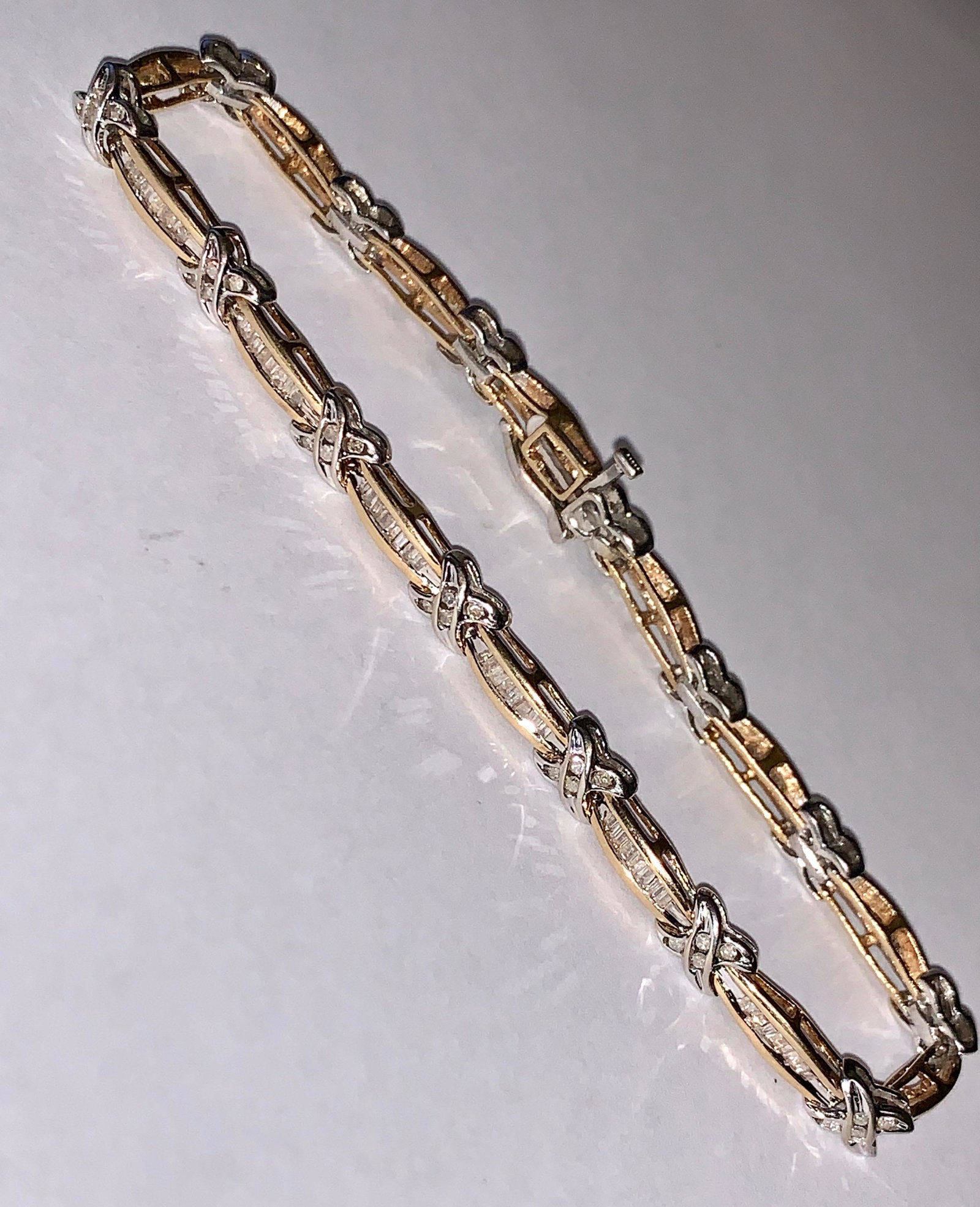 10K GOLD 1.50 TCW SI, H DIAMONDS TENNIS BRACELET: 10K GOLD 1.50 TCW SI, H DIAMONDS TENNIS BRACELET. IN EXCELLENT SHAPE AND OVERALL CONDITION. BRACELET HAS 1.50 TCW OF SI- I1 CLARITY AND H-I COLOR BAGUETTE DIAMONDS ON FIRE. BRACELET WEIGHS 10.1 GRAMS.