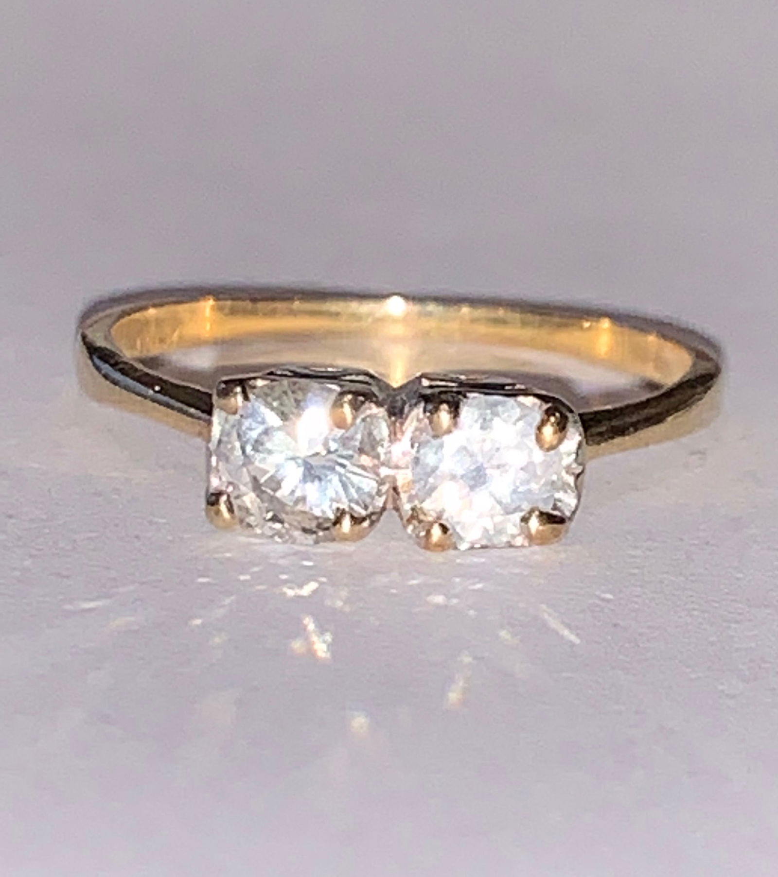 14K GOLD 0.70 TCW I1, I DIAMONDS RING: 14K GOLD 0.70 TCW I1, I DIAMONDS RING. HAS 2 BIG DIAMONDS WITH TCW OF 0.70. RING IS A SIZE 7 AND WEIGHS 1.7 GRAMS.