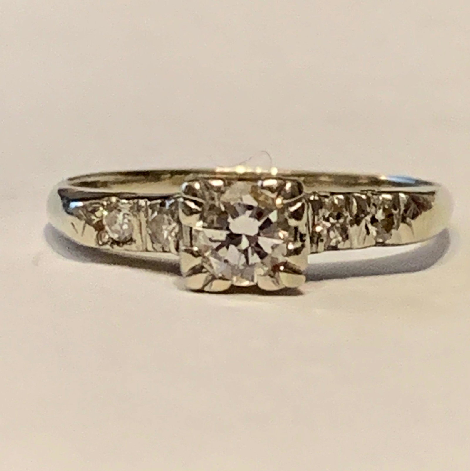 14K GOLD 0.25 TCW VS, G DIAMOND ART DECO RING: 14K GOLD 0.25 TCW VS, G DIAMOND ART DECO FILIGREE RING. IN EXCELLENT SHAPE AND OVERALL CONDITION. HAS 0.25 TCW OF VS CLARITY AND G COLOR DIAMONDS. RING IS S SIZE 8 AND WEIGHS 2.6 GRAMS.