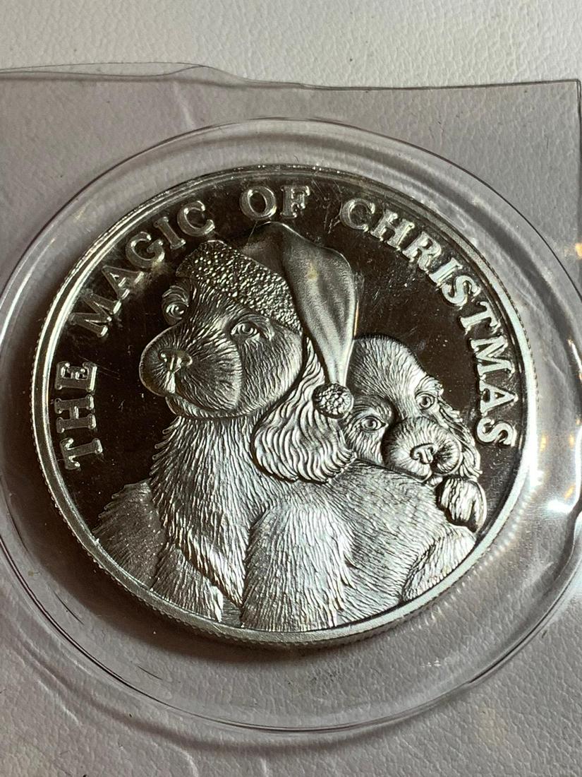 2005 1 OZ SILVER CHRISTMAS ROUND COIN (1 of 2)
