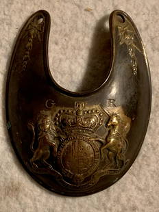 1775 - 1776 REVOLUTIONARY WAR BRITISH GORGET: 1775 - 1776 REVOLUTIONARY WAR BRITISH GORGET. IN EXCELLENT SHAPE AND OVERALL CONDTIION WITH A BEAUTIFUL OVERALL PATINA. THIS IS A VERY RARE FIND. COMES FROM A HUGE COLLECTION. A RARE FIND AND AN