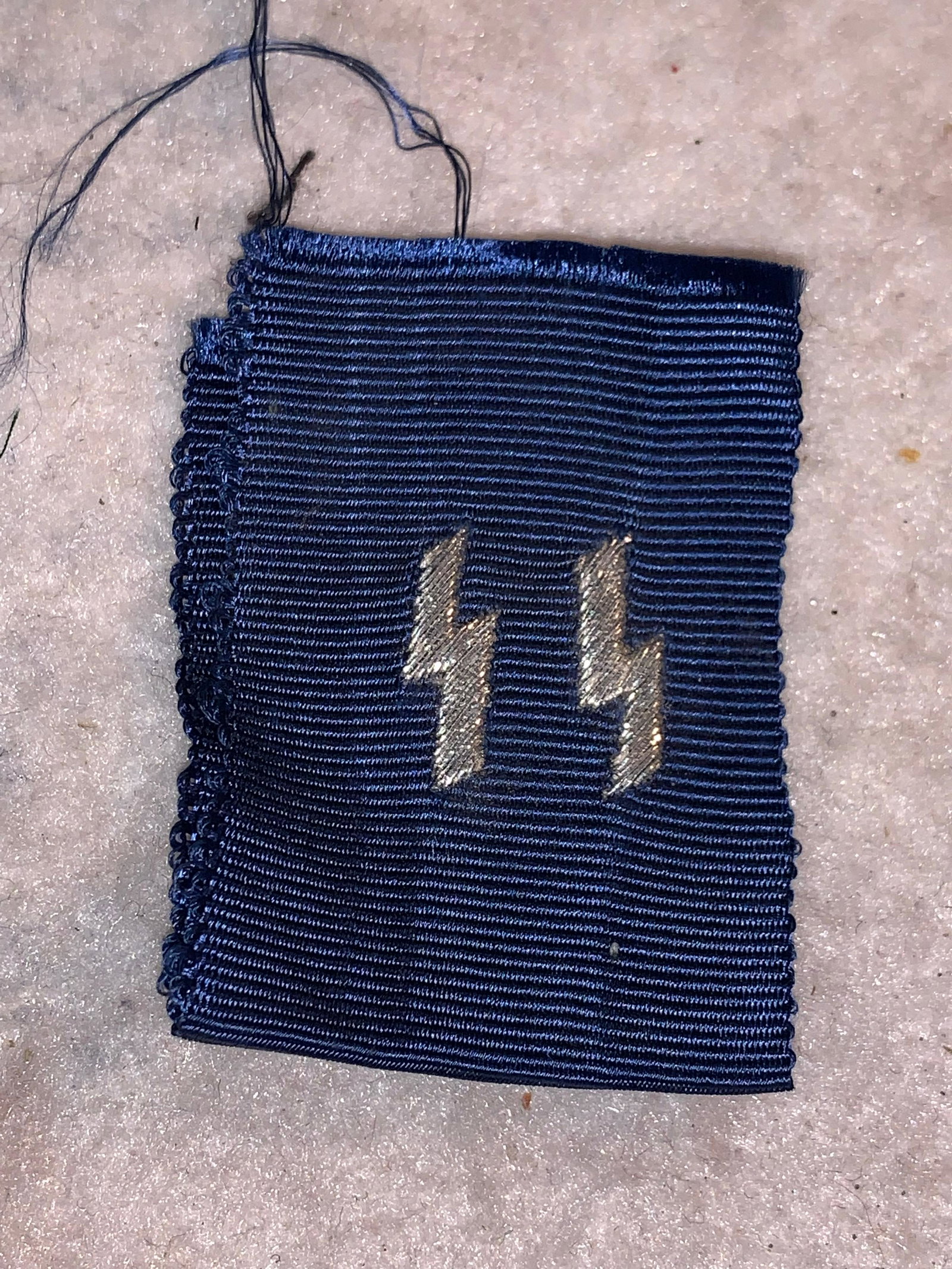 WW2 GERMAN NAZI WAFFEN SS PATCH: WW2 GERMAN NAZI WAFFEN SS PATCH. IN MINT OVERALL SHAPE AND CONDITION. HAS A BEATUTIFUL OVERALL PATINA. APPEARS TO BE VERY WELL USED. A GREAT FIND AND AN EXCELLENT ADDITION TO YOUR COLLECTION.