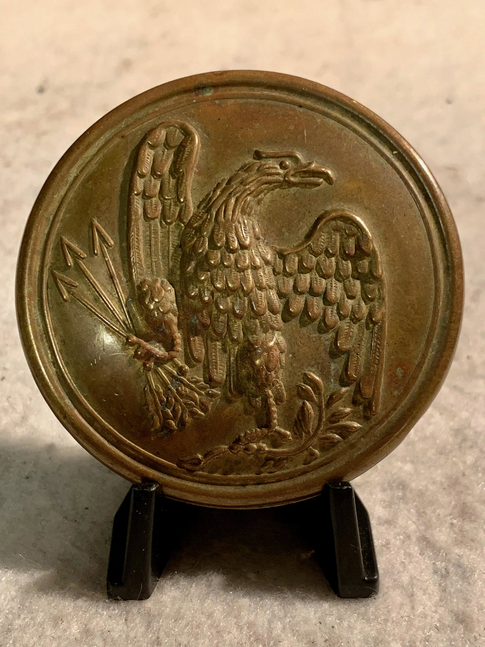 RARE CIVIL WAR EAGLE BREAST BOX PLATE: RARE CIVIL WAR EAGLE BREAST BOX PLATE. IN EXCELLENT SHAPE AND OVERALL CONDITION WITH A BEAUTIFUL OVERALL PATINA. A GREAT FIND AND AN EXCELLENT ADDITION TO YOUR COLLECTION.