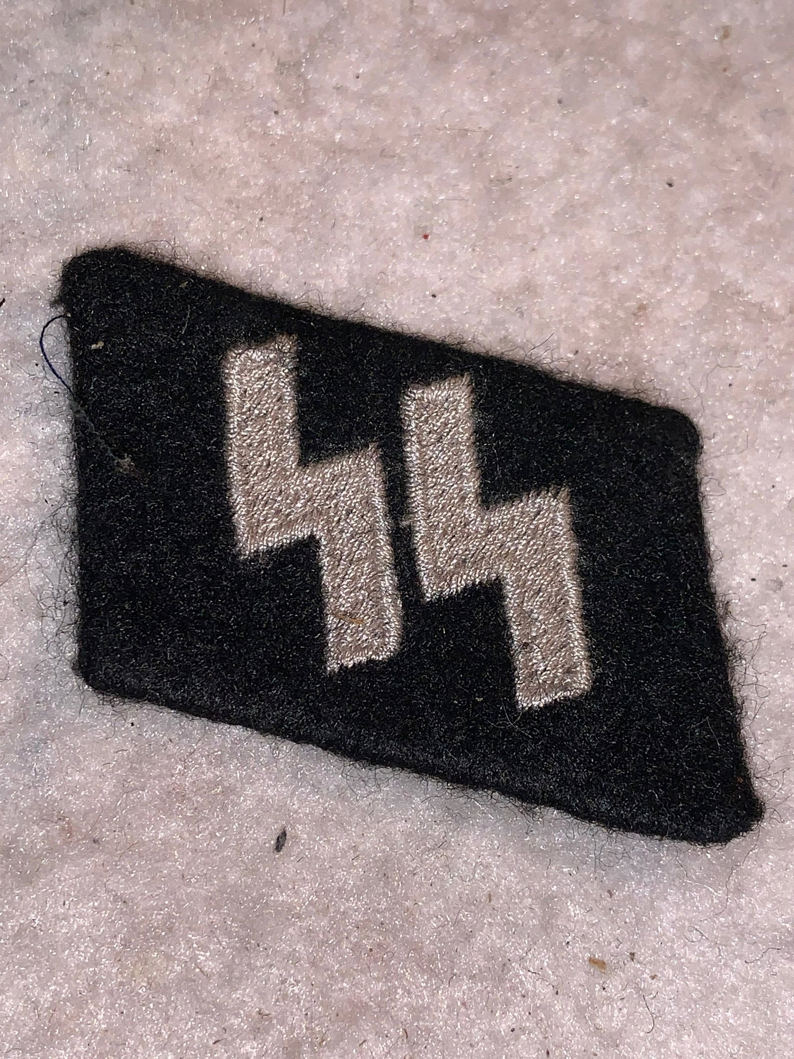 ORIG. WW2 GERMAN WAFFEN SS COLLAR TAB: ORIG. WW2 GERMAN WAFFEN SS COLLAR TAB. THIS PATCH WAS BROUGHT BACK BY A VET. IN EXCELLENT OVERALL SHAPE AND CONDITION. A GREAT ADDITION TO YOUR COLLECTION.