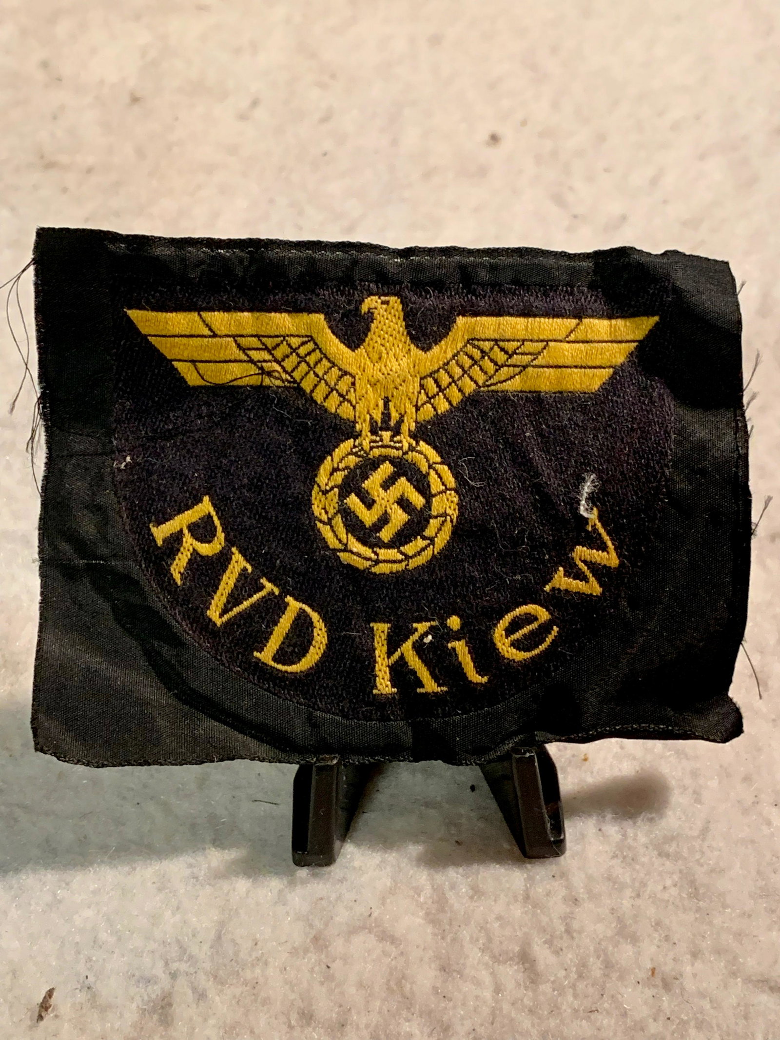 WW2 GERMAN RVD KIEW REICHSBAHN SLEEVE PATCH: WW2 GERMAN RVD KIEW REICHSBAHN TRAFFIC OFFICIAL'S SLEEVE PATCH. IN MINT OVERALL SHAPE AND CONDITION. IN MINT CONDITION. PLEASE VIEW PICTURES. A GREAT ADDITION TO YOUR COLLECTION.