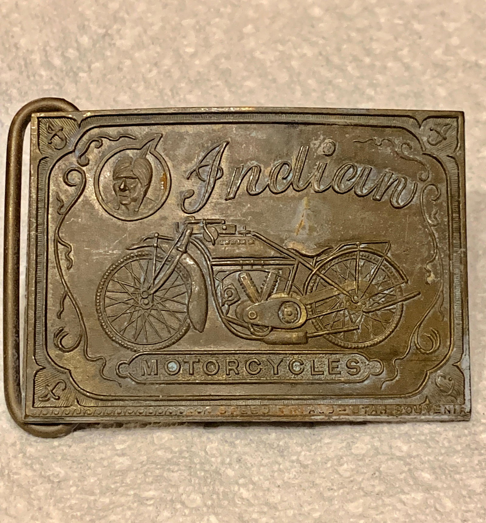 EARLY 1900's INDIAN MOTORCYCLES BELT BUCKLE: EARLY 1900's INDIAN MOTORCYCLES BELT BUCKLE. IN EXCELLENT SHAPE AND OVERALL CONDITION. HAS MAKER MARKS ON THE BACK. A RARE FIND AND AN EXCELLENT ADDITION TO YOUR COLLECTION.
