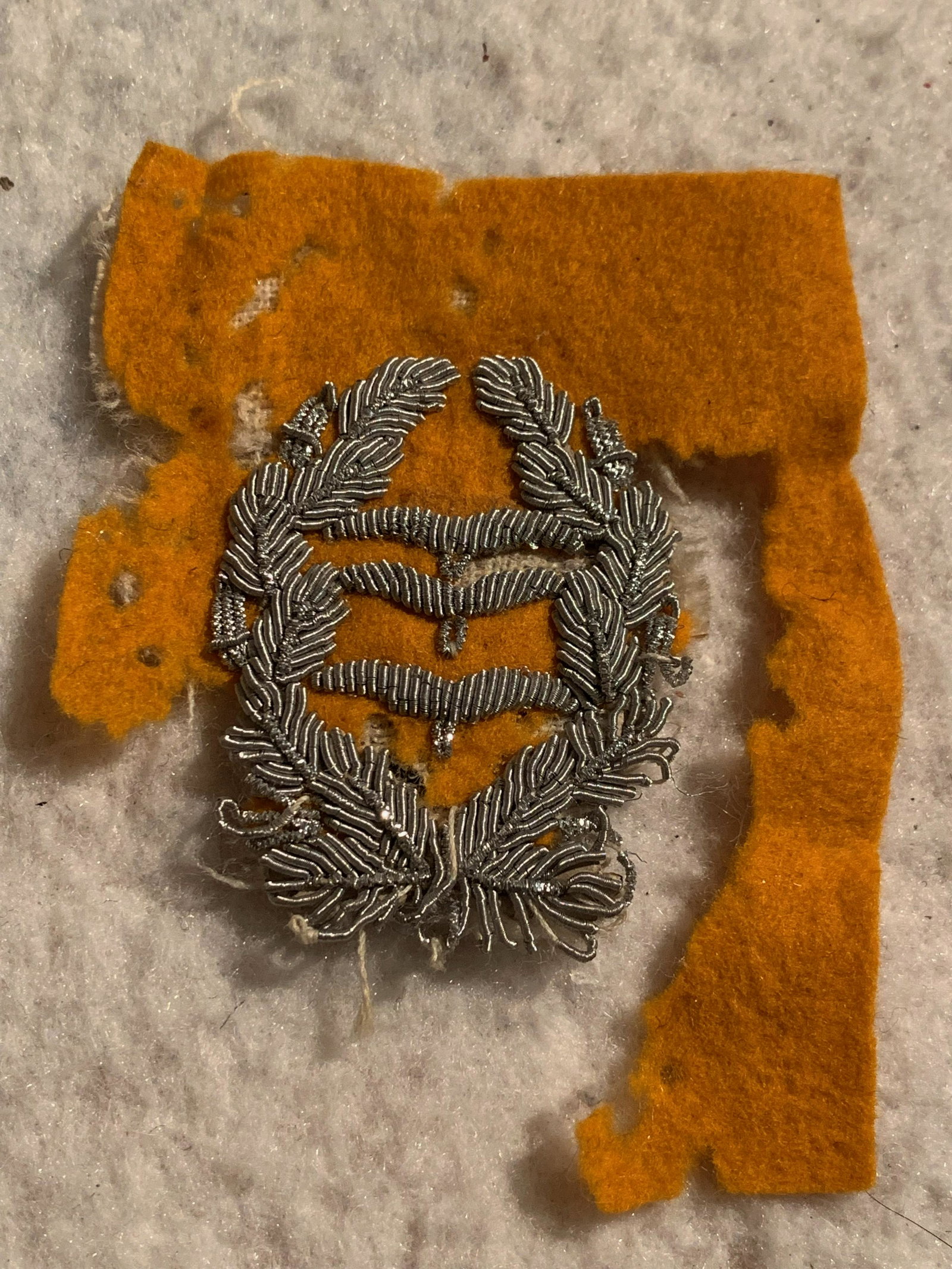 WW2 GERMAN NAZI PARATROOPER SLEEVE PATCH: WW2 GERMAN NAZI PARATROOPER SLEEVE PATCH. PATCH IS IN ROUGH SHAPE BUT IT IS ALL THERE. A GREAT ADDITION TO YOUR COLLECTION.