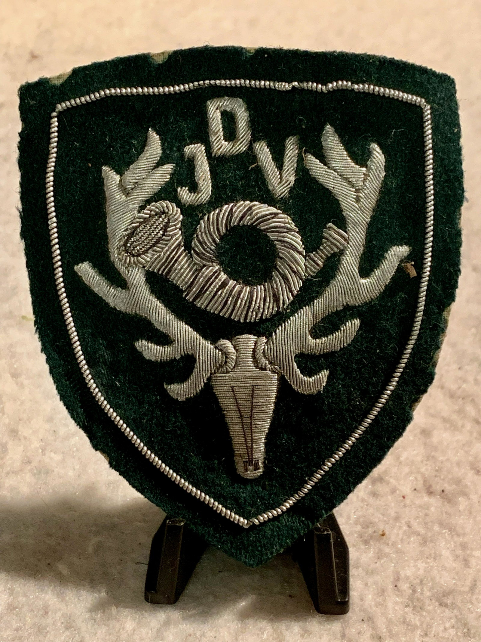 WW2 GERMAN JDV HUNTING PATCH: WW2 GERMAN JDV HUNTING PATCH. IN BEAUTIFUL OVERALL SHAPE AND CONDITION. MINT CONDITION. HAS A BEAUTIFUL OVERALL PATINA. A GREAT FIND.