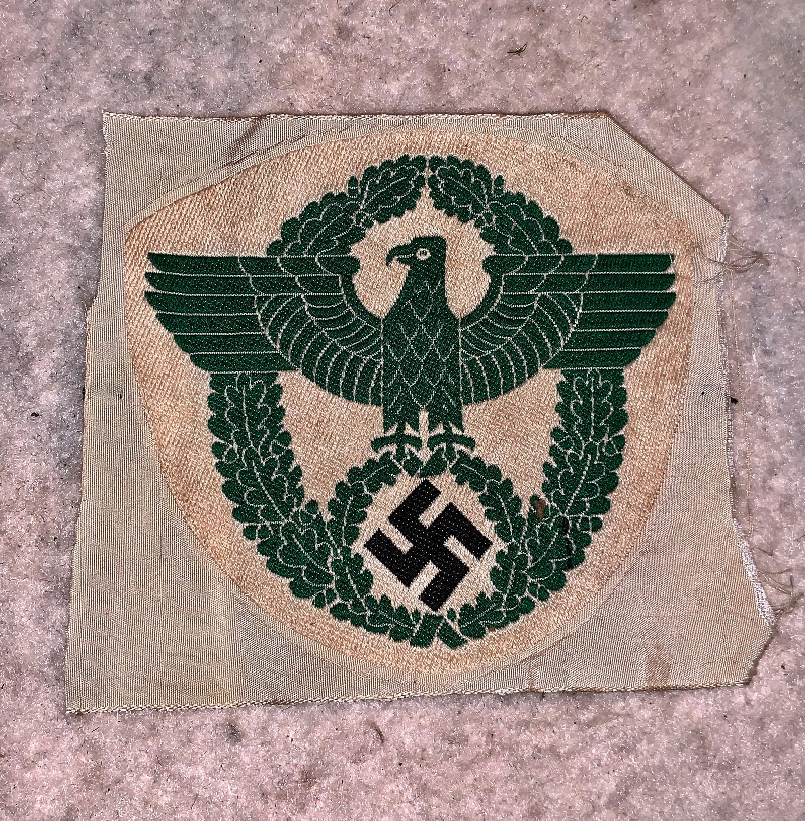 RARE WW2 GERMAN POLICE SLEEVE PATCH: RARE WW2 GERMAN POLICE SLEEVE PATCH. IN EXCELLENT OVERALL SHAP AND CONDITION. HAS A BEAUTIFUL OVERALL PATINA. A GREAT ADDITION TO YOUR COLLECTION.